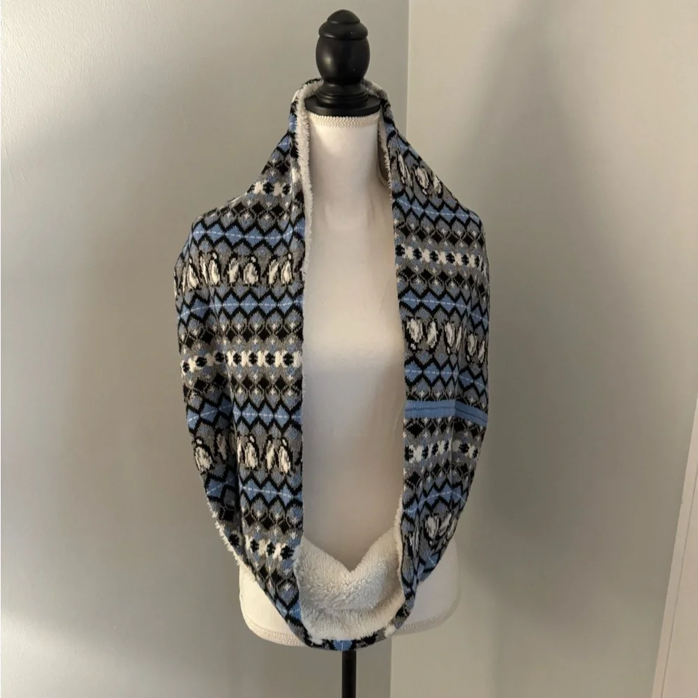 Vera Bradley Cozy Cowl Playful Penguins Intarsia Sherpa Lined Infinity Scarf